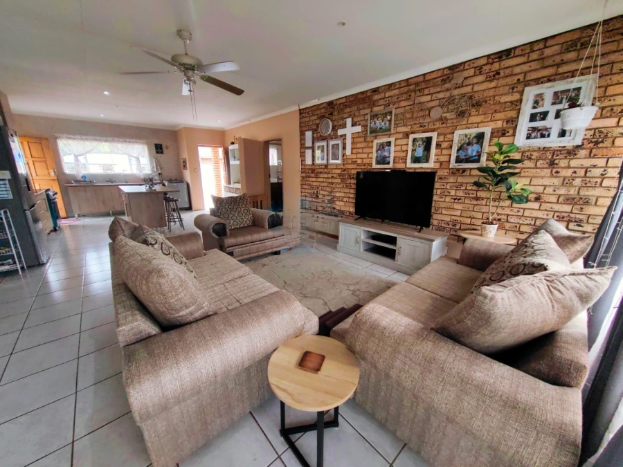 3 Bedroom Property for Sale in Miederpark North West